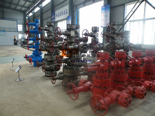 Pengeboran Ladang Minyak 5000psi Wellhead Christmas Tree Flow Control
